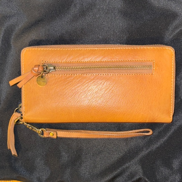 Lucky Brand Brown Leather Wristlet Wallet - Picture 4 of 12